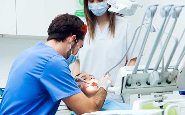 DENTISTES : DIFFICILES NÉGOCIATIONS SUR LES SOINS DENTAIRES